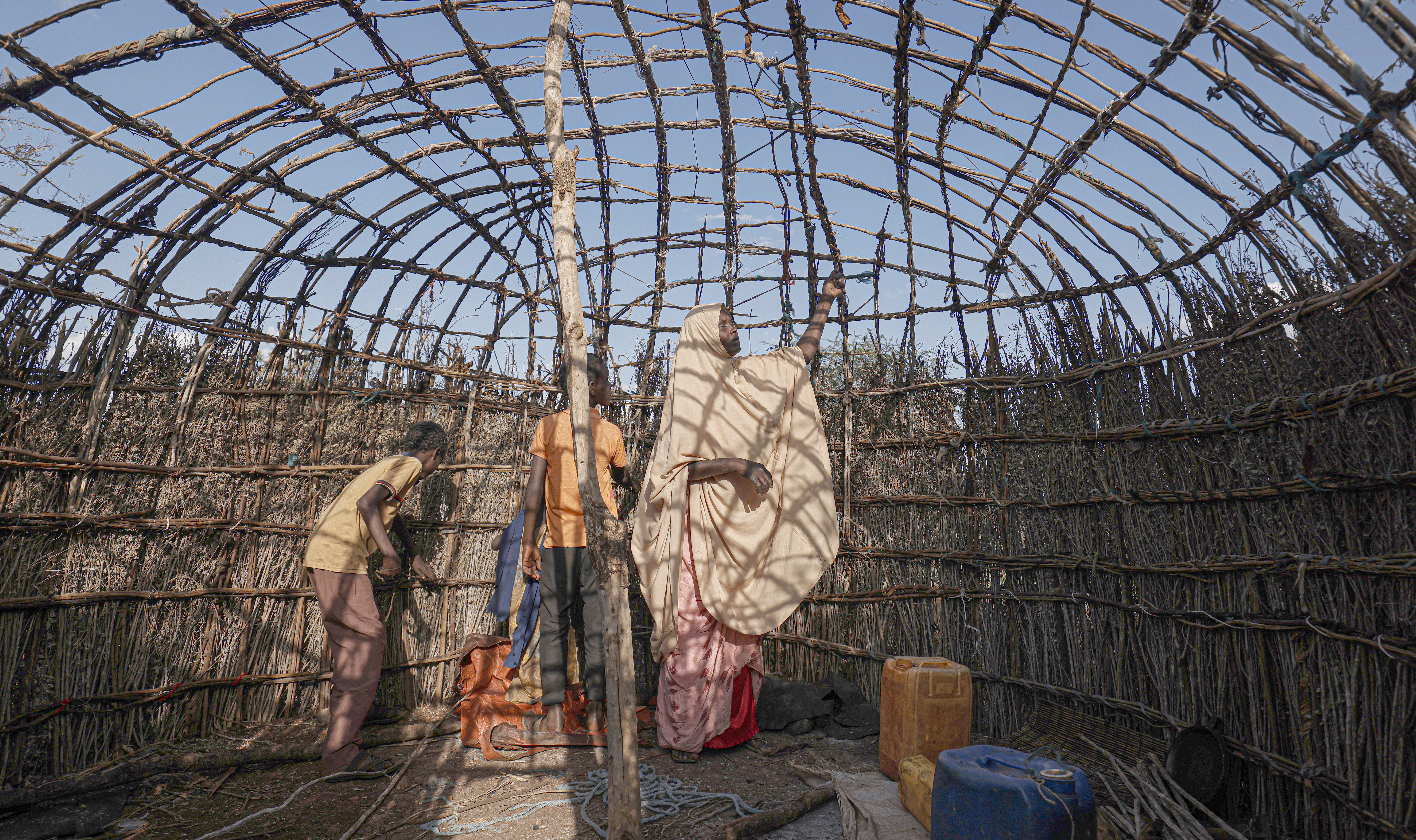Ethiopia. Internally displaced families find shelter at Haya Suftu camp.